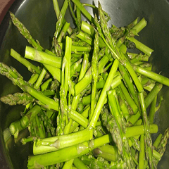 A plate of fresh asparagus