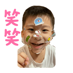 大兒子笑笑
