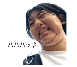 557200960
