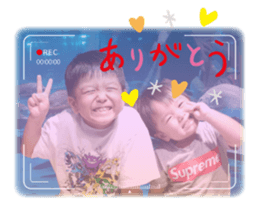 557764025