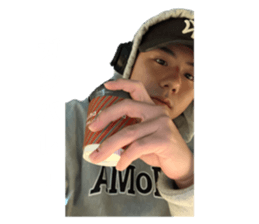 558137424
