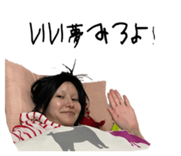 563428098