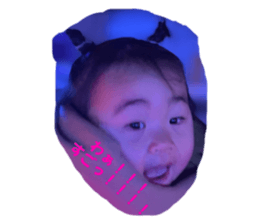 564076895