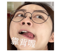 569811185