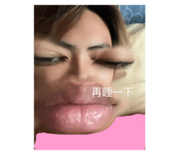 582696832
