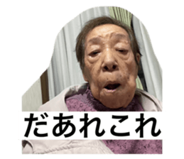 605704128
