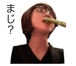 725618995