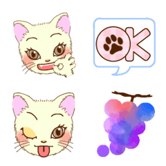 Facial expression emoji of fluffy cat