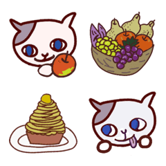 秋の食べ物と猫のミイネ