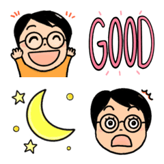 戴眼鏡的短髮女子