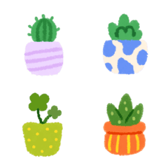 小さな鉢植えとサボテン